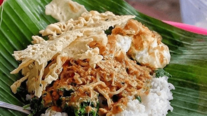 Nasi Pecel Pincuk: Flavorful Javanese Timur Taste in Cilacap's Heart